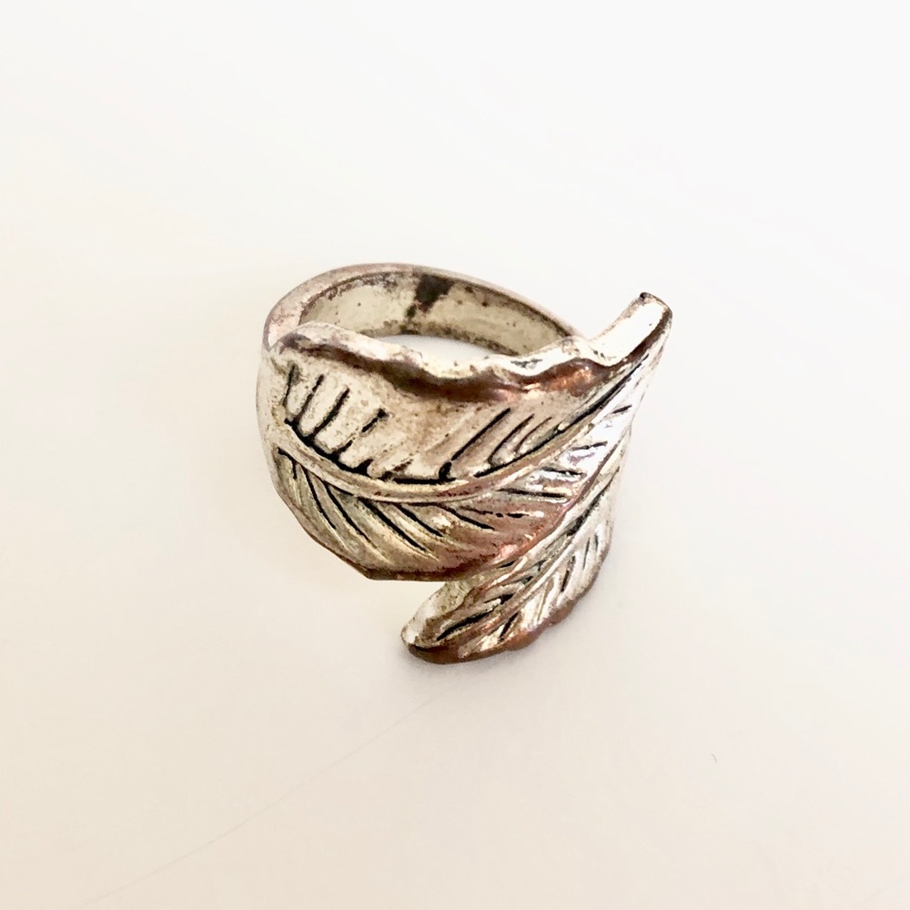 Rustic Leaf Wrap Ring 🍃 - Picture 2 of 5